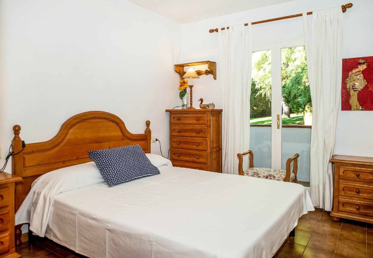 Apartment in S´agaro - 18.00 Voramar 8 Ii bxs b  Apartamento con jard&