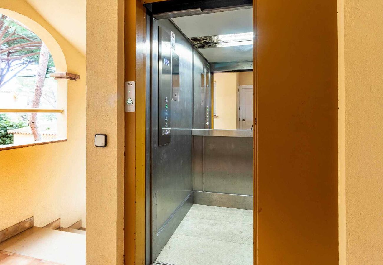 Apartment in Sant Feliu de Guixols - 47.10 S'Agaró Las Velas 3-15 Apto con vistas