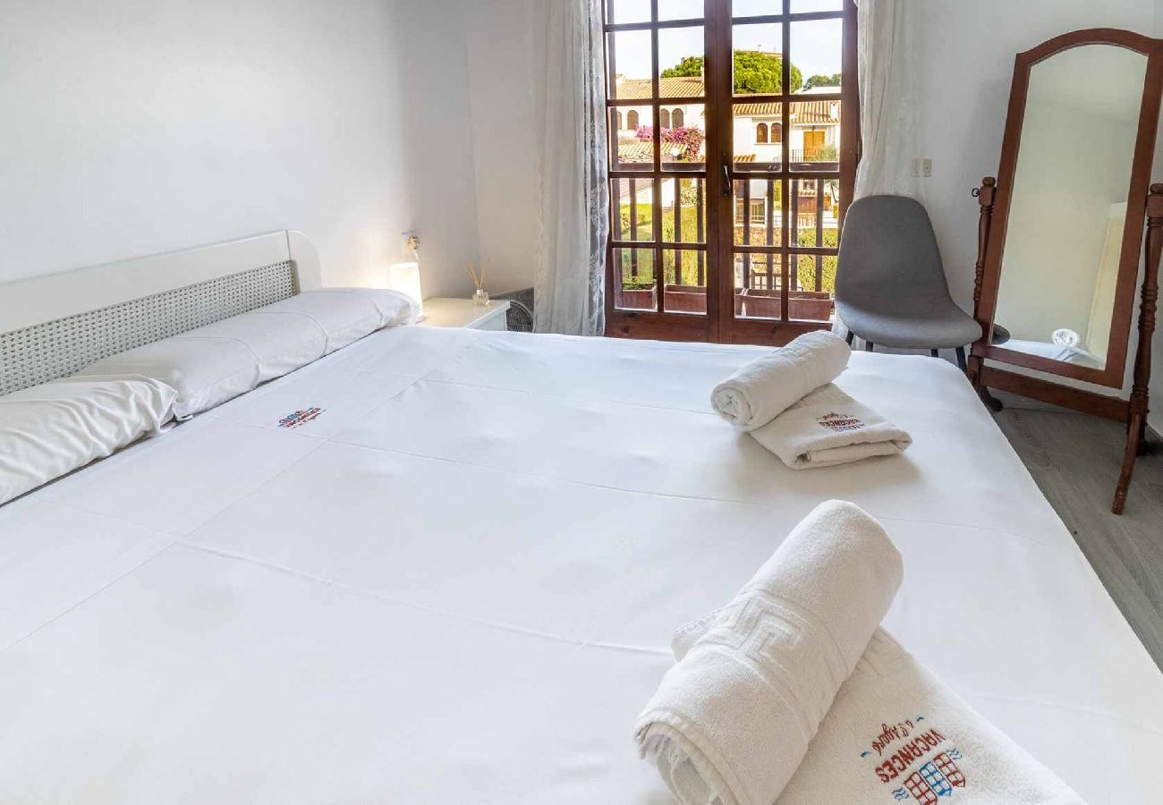 Apartment in Sant Feliu de Guixols - 28.10 Blanques 13 S'Agaró Casa con jardin