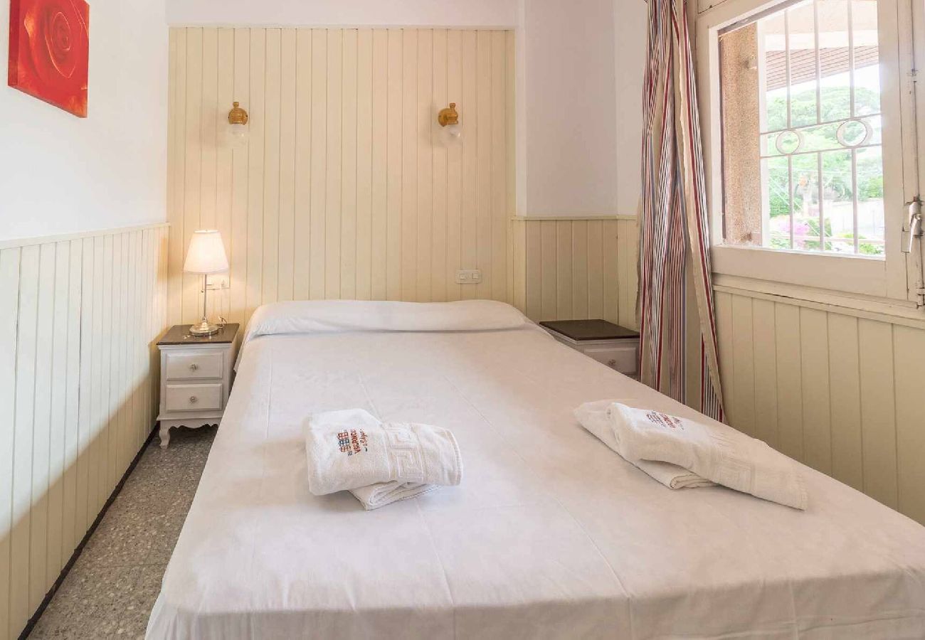 Apartment in Sant Feliu de Guixols - 38.30 S'Agaró Caleta Sol 403I Apt con terrazay PK