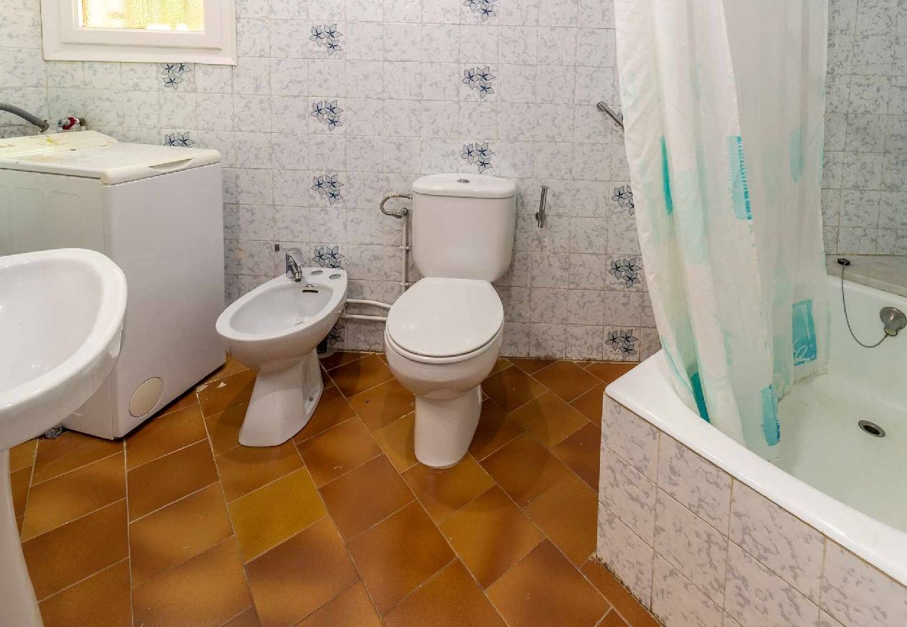 Apartment in Sant Feliu de Guixols - 20.00 Cubells 1  Cerca de la playa, con parking