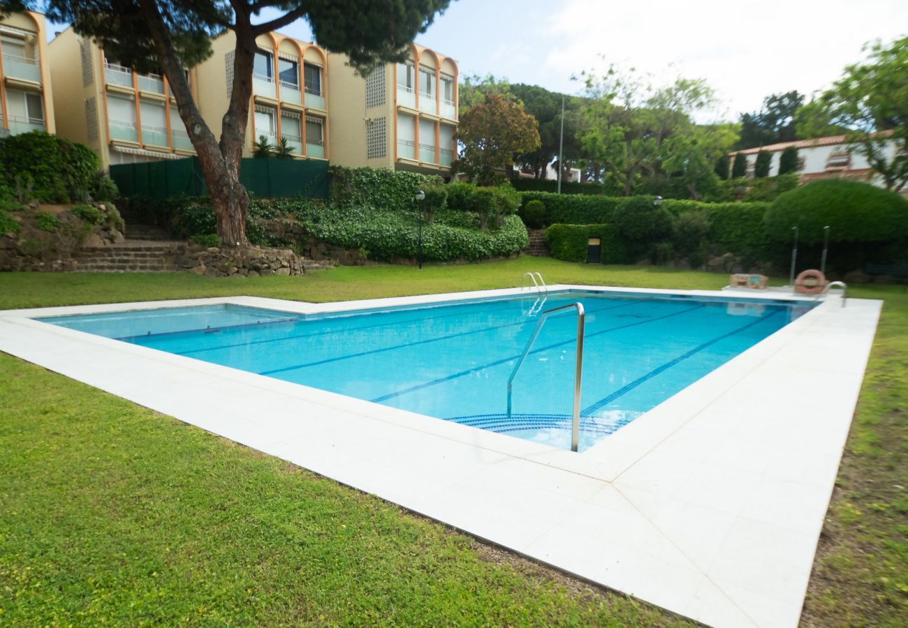 Apartment in S´agaro - 07.00 APTO URBANIZACION JARDÍN Y PISCINA COM