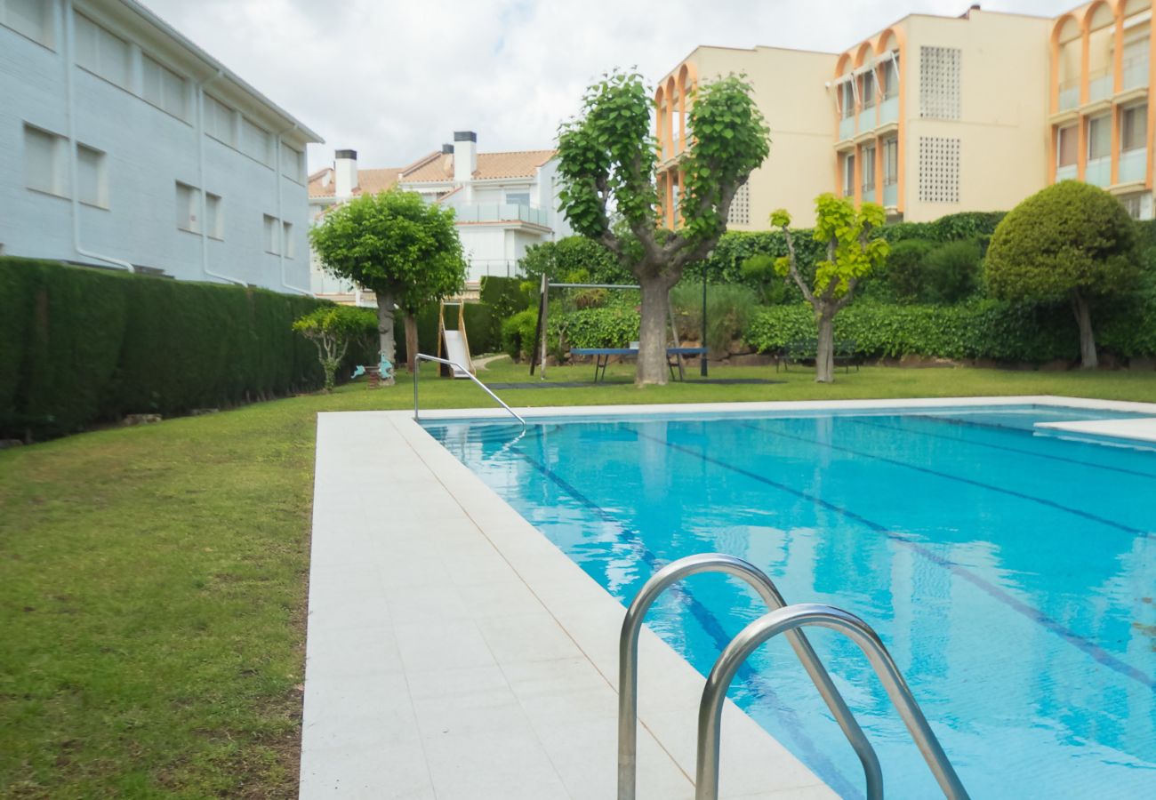 Apartment in S´agaro - 07.00 APTO URBANIZACION JARDÍN Y PISCINA COM