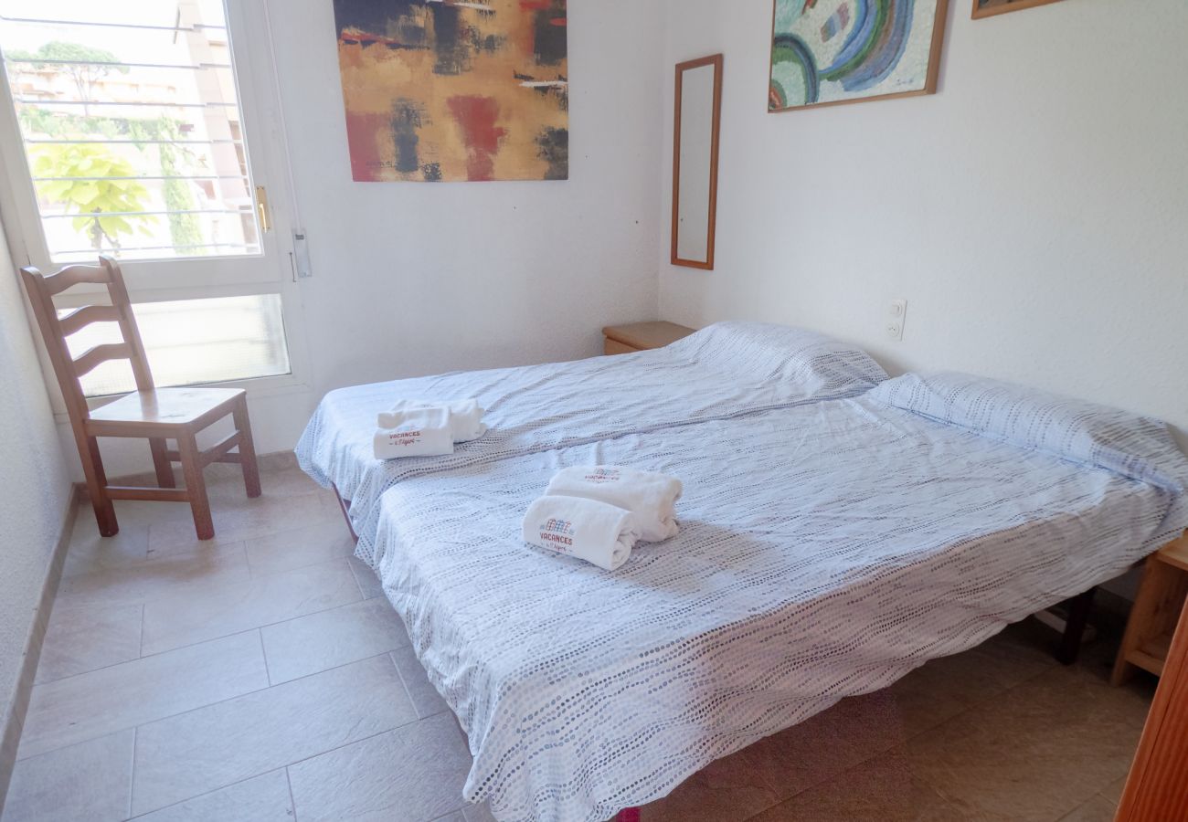 Apartment in S´agaro - 07.00 APTO URBANIZACION JARDÍN Y PISCINA COM