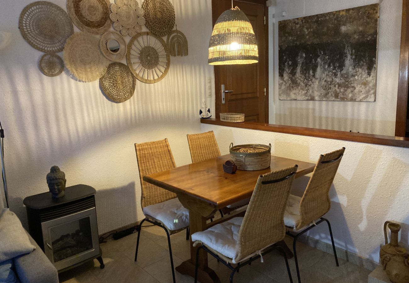 Apartment in S´agaro - 07.00 APTO URBANIZACION JARDÍN Y PISCINA COM