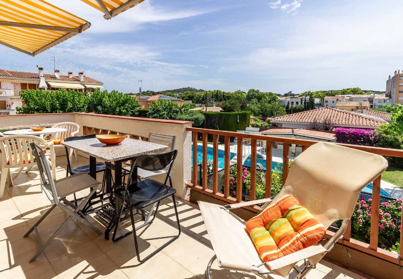 Apartamento en S´agaro - 22.00 Migjorn   Apartamento con amplia terraza