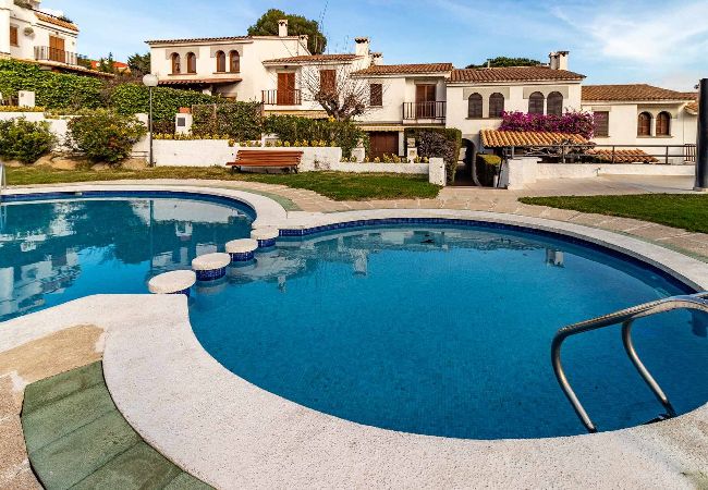 Apartamento en Sant Feliu de Guixols - 28.10 Blanques 13 S'Agaró Casa con jardin