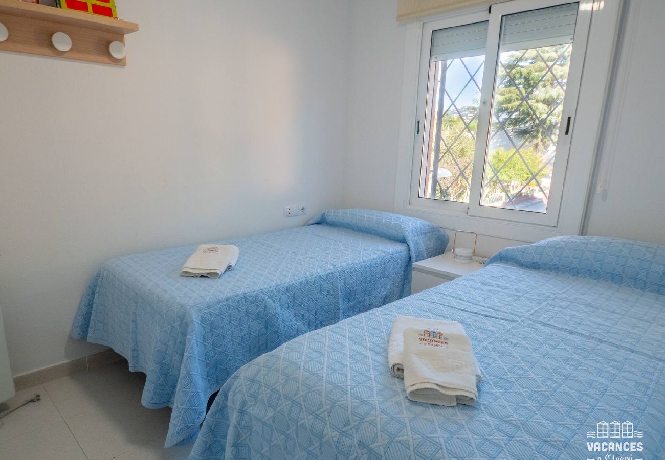 Apartamento en S´agaro - 22.10 Girones Con Piscina Y Parking