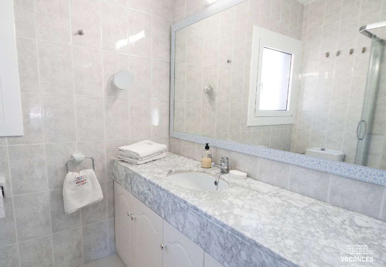 Apartamento en S´agaro - 22.10 Girones Con Piscina Y Parking