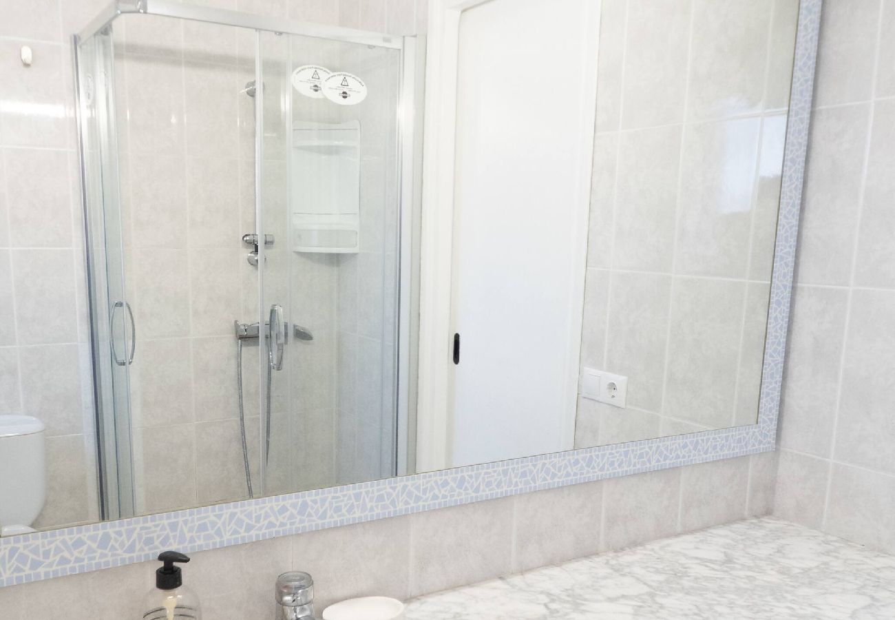 Apartamento en S´agaro - 22.10 Girones Con Piscina Y Parking