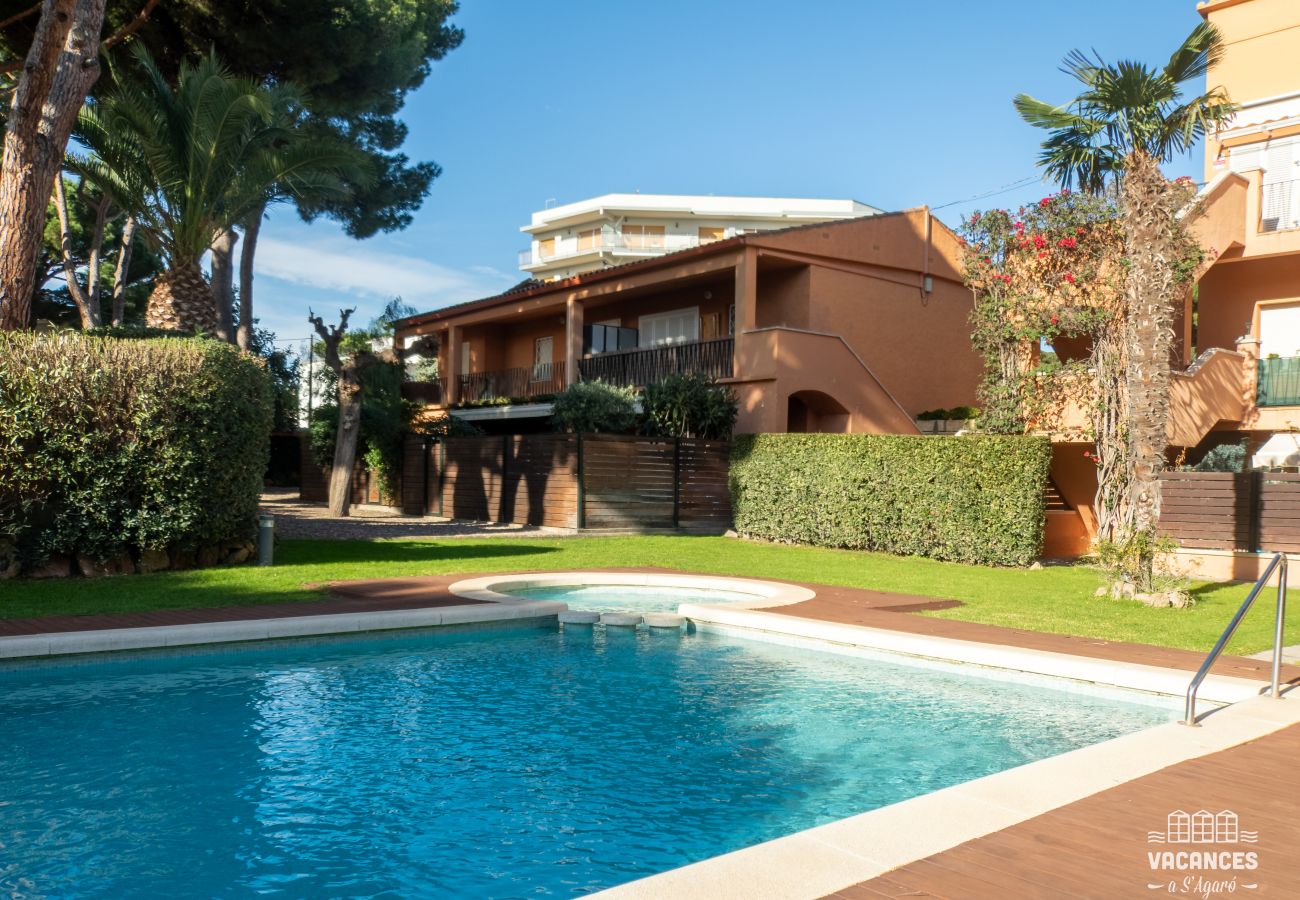 Apartamento en S´agaro - 22.11 GIRONES Jardín privado y piscina com