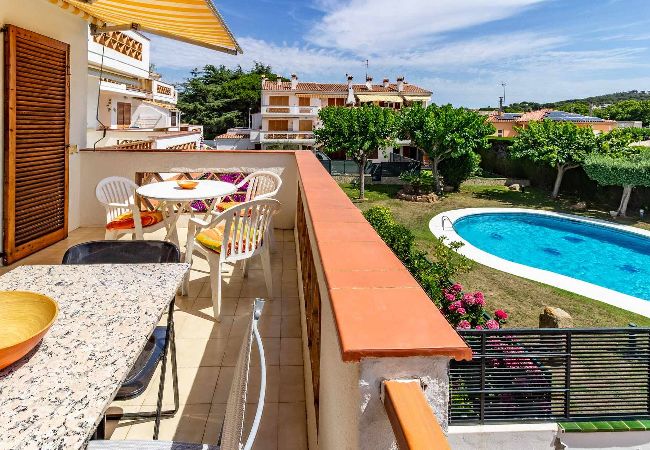 Appartement à S&acuteagaro - 22.00 Migjorn   Apartamento con amplia terraza
