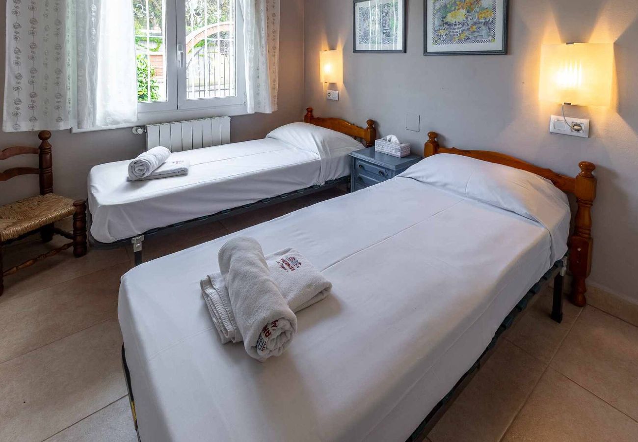 Maison à S´agaro - 21.10 Villa Susana  Amplia casa  entorno magnif