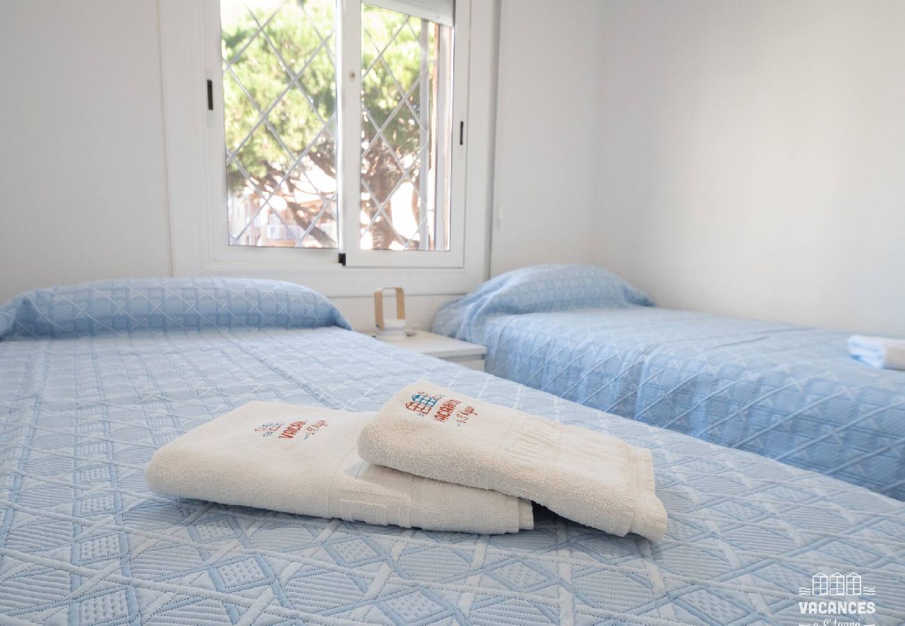 Appartement à S´agaro - 22.10 Girones Con Piscina Y Parking