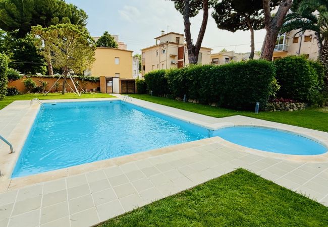 Appartement à S´agaro - 22.11 GIRONES Jardín privado y piscina com
