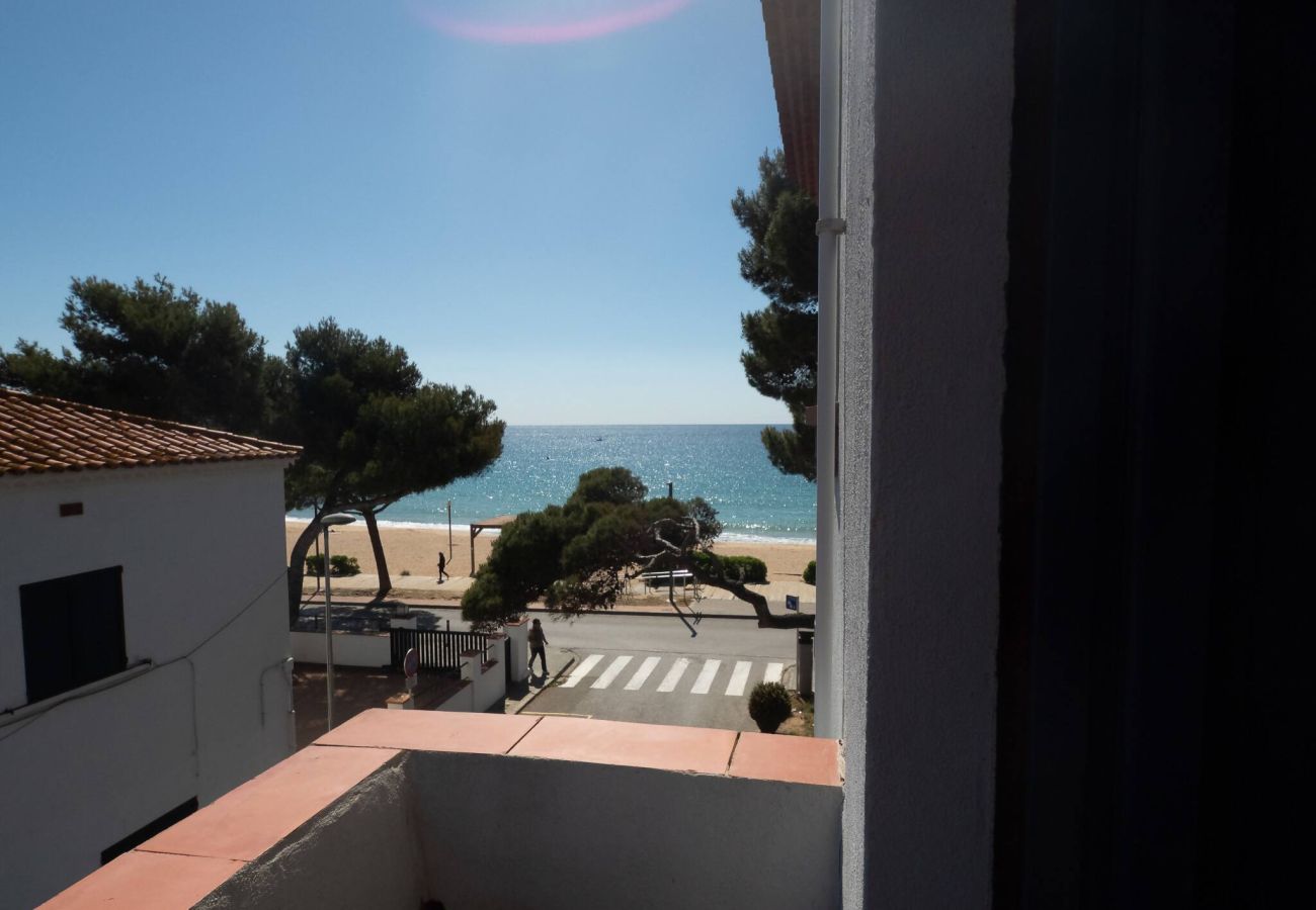 Apartament en Sant Feliu de Guixols - 29.90   1° Linea de Platja St Pol S'Agaró