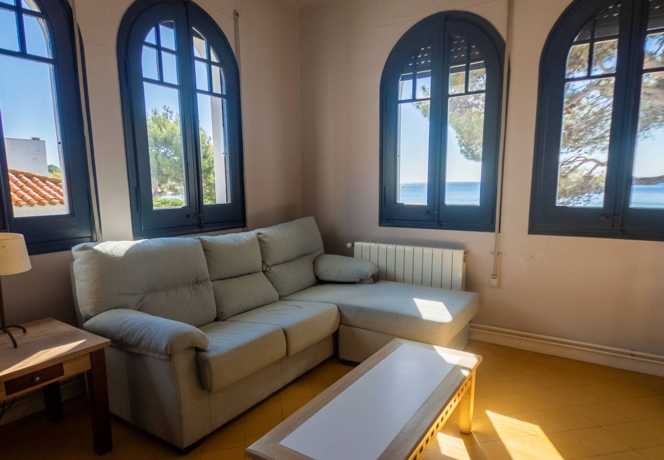 Apartament en Sant Feliu de Guixols - 29.90   1° Linea de Platja St Pol S'Agaró