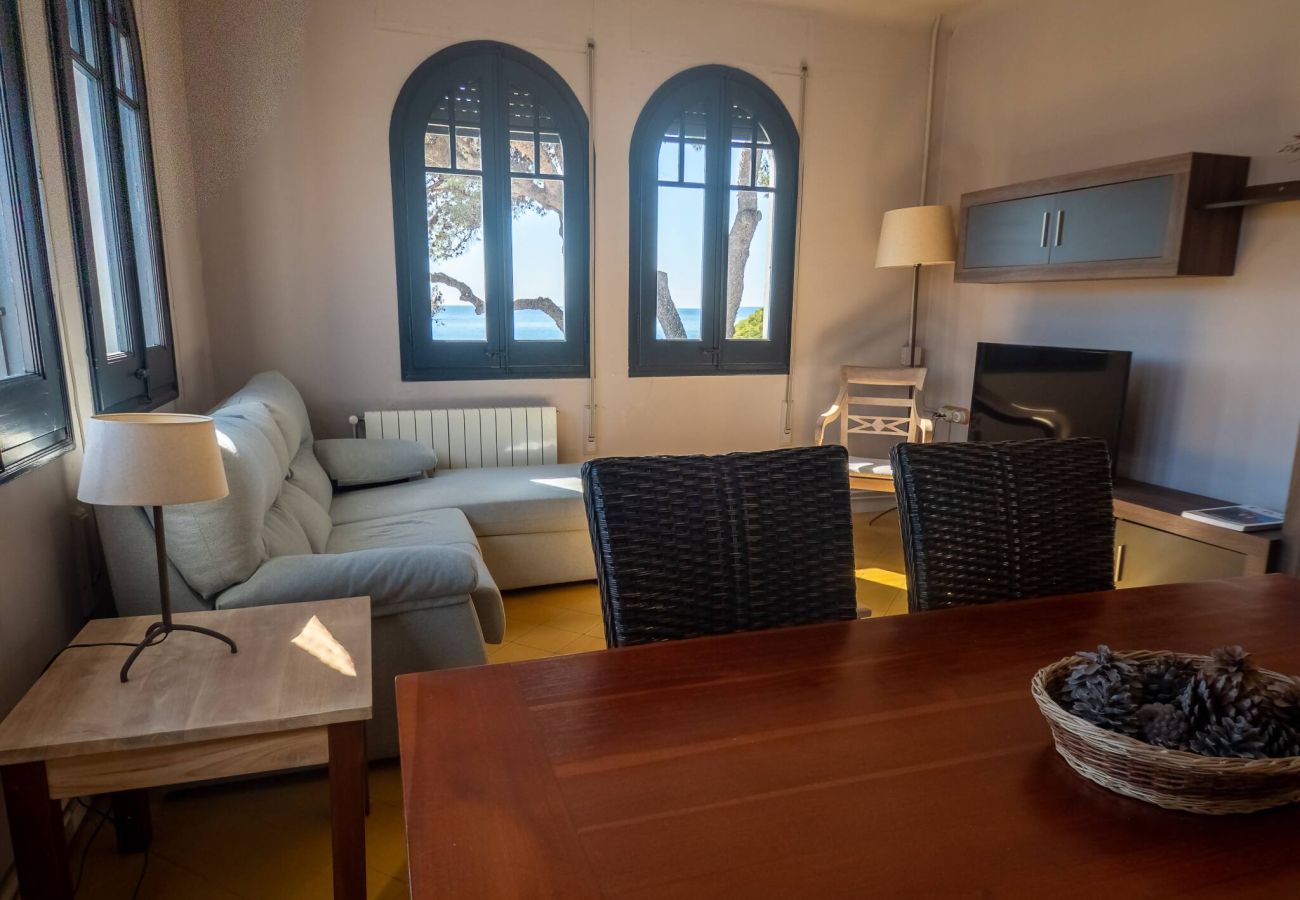 Apartament en Sant Feliu de Guixols - 29.90   1° Linea de Platja St Pol S'Agaró