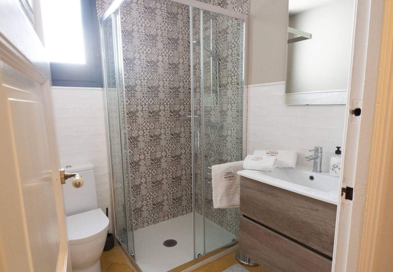 Apartament en Sant Feliu de Guixols - 29.90   1° Linea de Platja St Pol S'Agaró